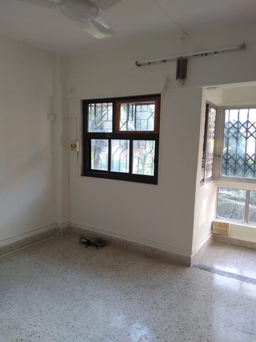 Room in 2 BHK Apartment at Pooja Apartments Khar, Khar West – for Rent