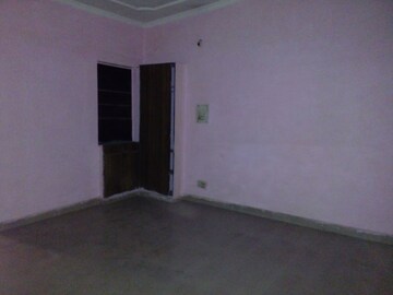 Room in 1 BHK Apartment at Sarita Vihar – for Sale