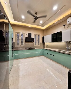 Kitchen in 2.5 BHK Builder Floor at Sector 39 – for Sale