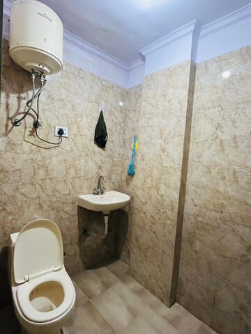 Bathroom in 1 BHK Apartment at South Delhi – for Rent