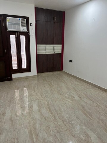 Room in 3 BHK Apartment at M3M Woodshire, Sector 107 – for Rent