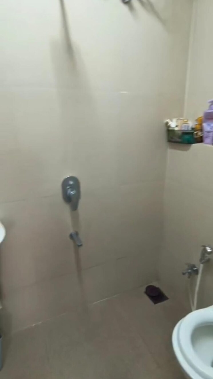 Attached Bathroom, je-and-vee-om-trimurti 1 Bedroom 395 Sq.Ft. Apartment In Malad East Mumbai 8776374