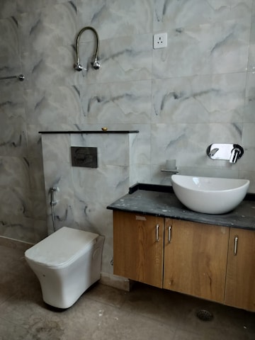 Bathroom in 4 BHK Apartment at Omaxe Heights, Sector 86 – for Sale