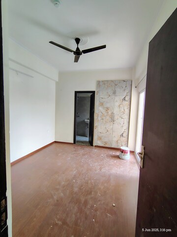 Bedroom in 2.5 BHK Apartment at Amrapali Terrace Homes, Tech Zone 4 Greater Noida – for Rent