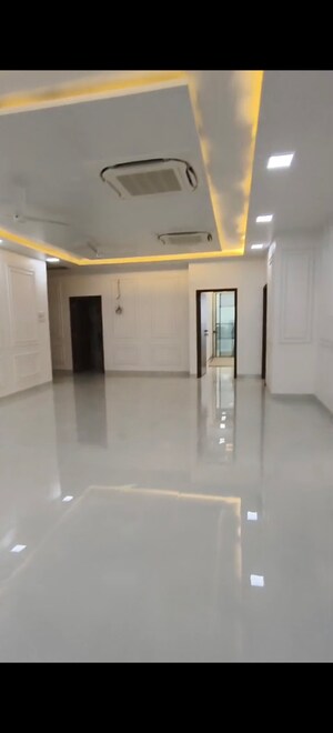 Room in 4 BHK Apartment at Nathani Heights, Dalal Estate – for Sale