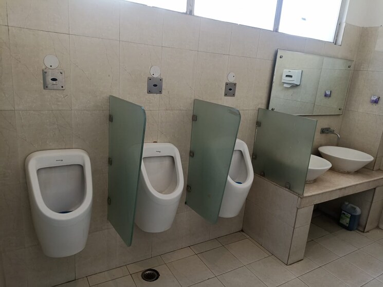 Washroom, minarch-tower Commercial Office Space 5300 Sq.Ft. In Sector 44 Gurgaon 8776539