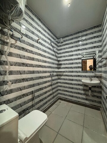 Attached Bathroom in 3 BHK Builder Floor at Sector 40 – for Rent