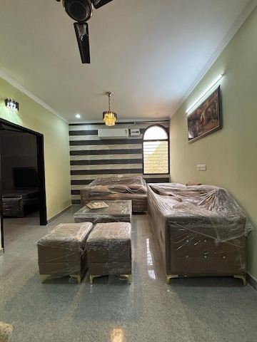 Living Room in 3 BHK Builder Floor at Sector 40 – for Rent