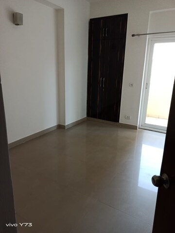 Room in 2.5 BHK Apartment at Prateek Laurel, Sector 120 – for Rent