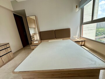 Room in 2 BHK Apartment at Piramal Vaikunth, Balkum Pada – for Rent