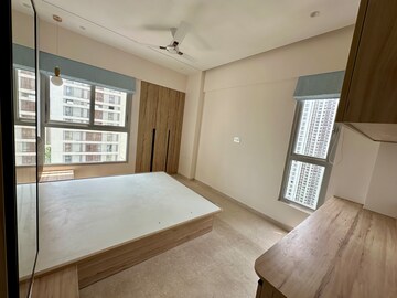 Room in 2 BHK Apartment at Piramal Vaikunth, Balkum Pada – for Rent