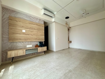 Room in 2 BHK Apartment at Piramal Vaikunth, Balkum Pada – for Rent