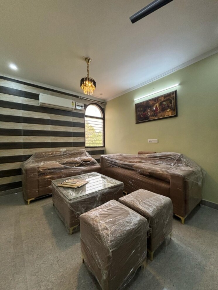 Living Room, sector 45 3 Bedroom 160 Sq.Yd. Builder Floor In Sector 45 Gurgaon 8776674