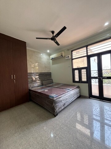 Room in 3 BHK Builder Floor at Sector 45 – for Rent