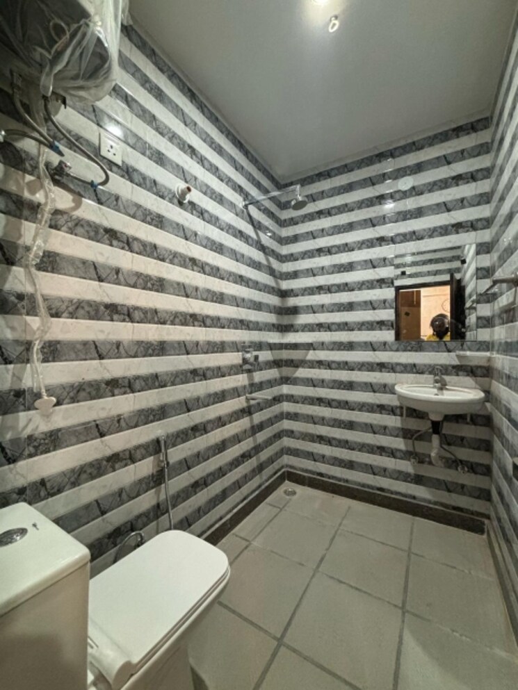 Attached Bathroom, sector 45 3 Bedroom 160 Sq.Yd. Builder Floor In Sector 45 Gurgaon 8776674