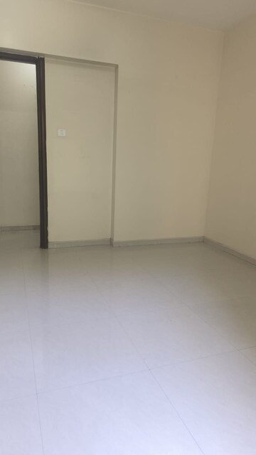 Room in 2 BHK Apartment at Supertech Cape Town, Sector 74 – for Sale