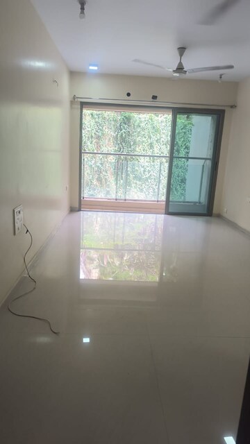 Room in 2 BHK Apartment at Supertech Cape Town, Sector 74 – for Sale