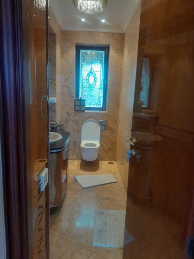 Bathroom, ncpa-apartments 3 Bedroom 2400 Sq.Ft. Apartment In Nariman Point Mumbai 8776761