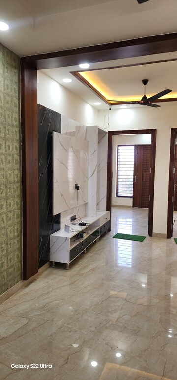 Room in 2.5 BHK Apartment at Puri Pratham, Sector 84 – for Sale