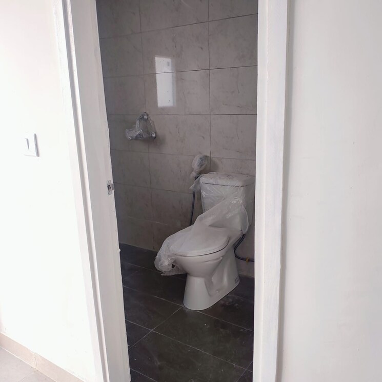 Bathroom, omaxe-lake 4 Bedroom 2300 Sq.Ft. Apartment In North Mullanpur Chandigarh 8776830