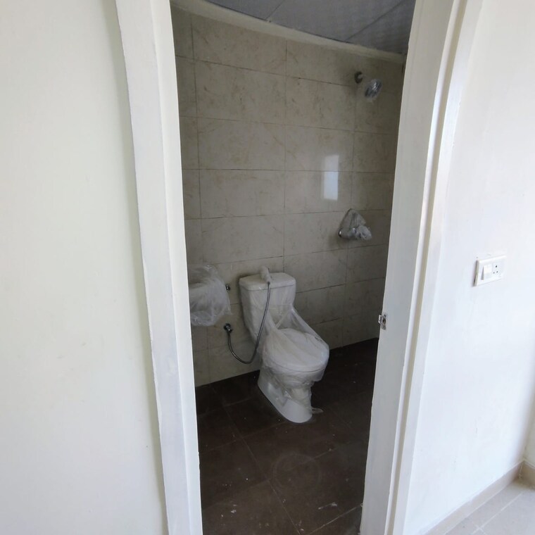 Bathroom, omaxe-lake 4 Bedroom 2300 Sq.Ft. Apartment In North Mullanpur Chandigarh 8776830