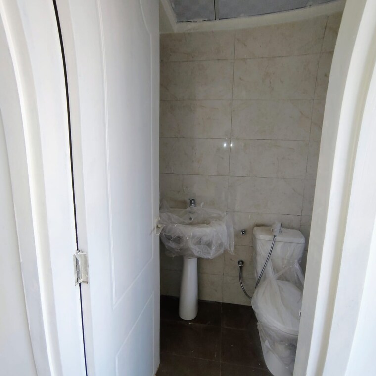 Bathroom, omaxe-lake 4 Bedroom 2300 Sq.Ft. Apartment In North Mullanpur Chandigarh 8776830