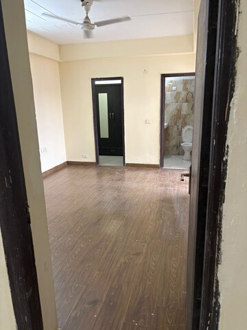 1 RK Apartment For Rent in Gaur City 2 - 14th Avenue, Sector 16c Greater Noida