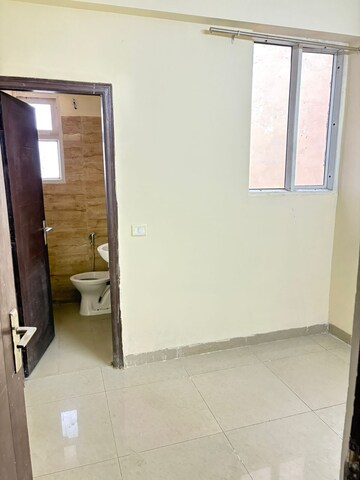 Room in 1 RK Apartment at Gaur City 2 - 14th Avenue, Sector 16c Greater Noida – for Rent