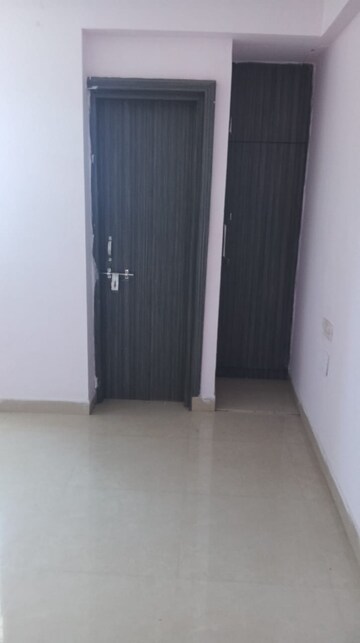 Room in 3 BHK Apartment at Hatia – for Rent