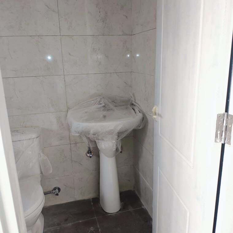Bathroom, omaxe-lake 3 Bedroom 2300 Sq.Ft. Apartment In North Mullanpur Chandigarh 8776882