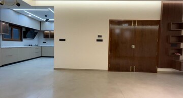 Room in 3 BHK Apartment at Langford Town – for Rent