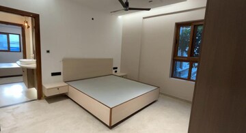 Bedroom in 3 BHK Apartment at Langford Town – for Rent