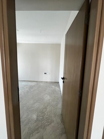 Room in 3 BHK Apartment at Veena Solace, Santacruz West – for Rent