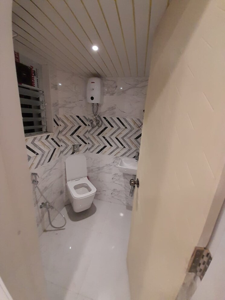 Attached Bathroom, mohini-castle 3 Bedroom 940 Sq.Ft. Apartment In Khar West Mumbai 8777035