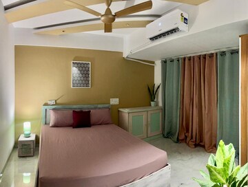 Master Bedroom in 3 BHK Apartment at Mohini Castle, Khar West – for Rent