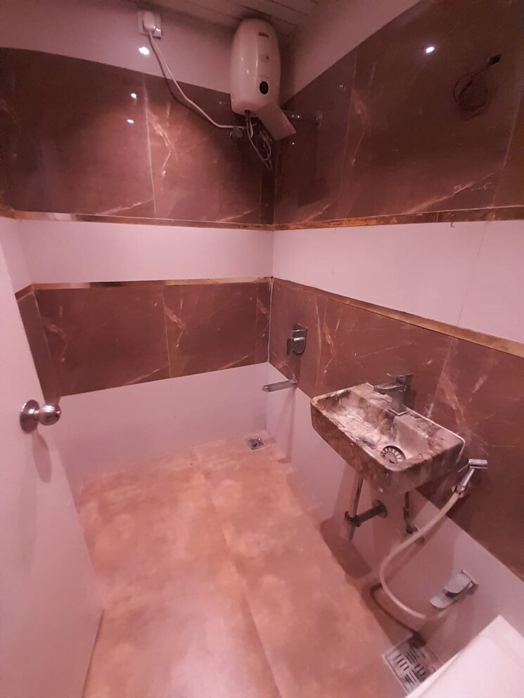 Bathroom, mohini-castle 3 Bedroom 940 Sq.Ft. Apartment In Khar West Mumbai 8777035