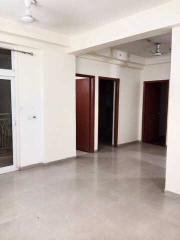 Room in 1.5 BHK Apartment at Mahagun Mywoods, Sector 16c Greater Noida – for Rent