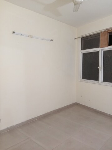 Room in 1.5 BHK Apartment at Mahagun Mywoods, Sector 16c Greater Noida – for Rent