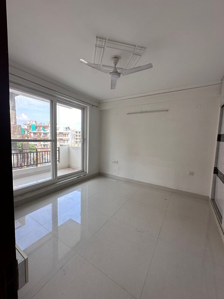 Room, emaar-imperial-gardens 3 Bedroom 2000 Sq.Ft. Apartment In Sector 102 Gurgaon 8777239