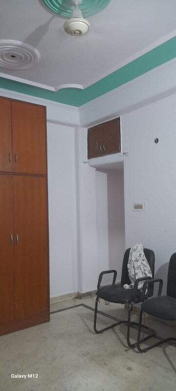 Room in 1 BHK Builder Floor at Vaishali Sector 5 – for Rent