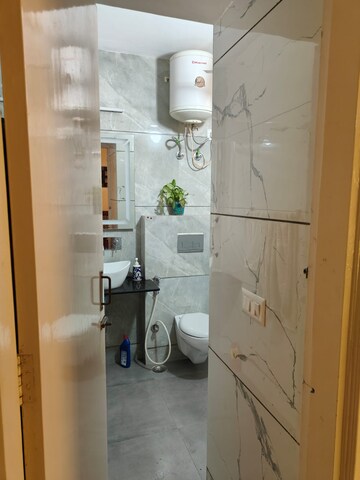 Master Bedroom in 3 BHK Builder Floor at Ardee City, Sector 52 – for Rent