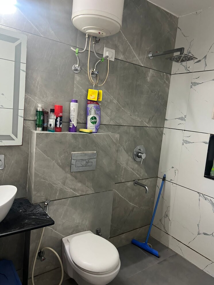 Bathroom, ardee-city 3 Bedroom 240 Sq.Yd. Builder Floor In Sector 52 Gurgaon 8777426