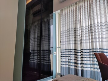 Furnished Amenities in 2.5 BHK Apartment at Ekta Tripolis, Goregaon West – for Rent
