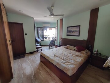 Bedroom in 5 BHK Apartment at Gamdevi – for Sale