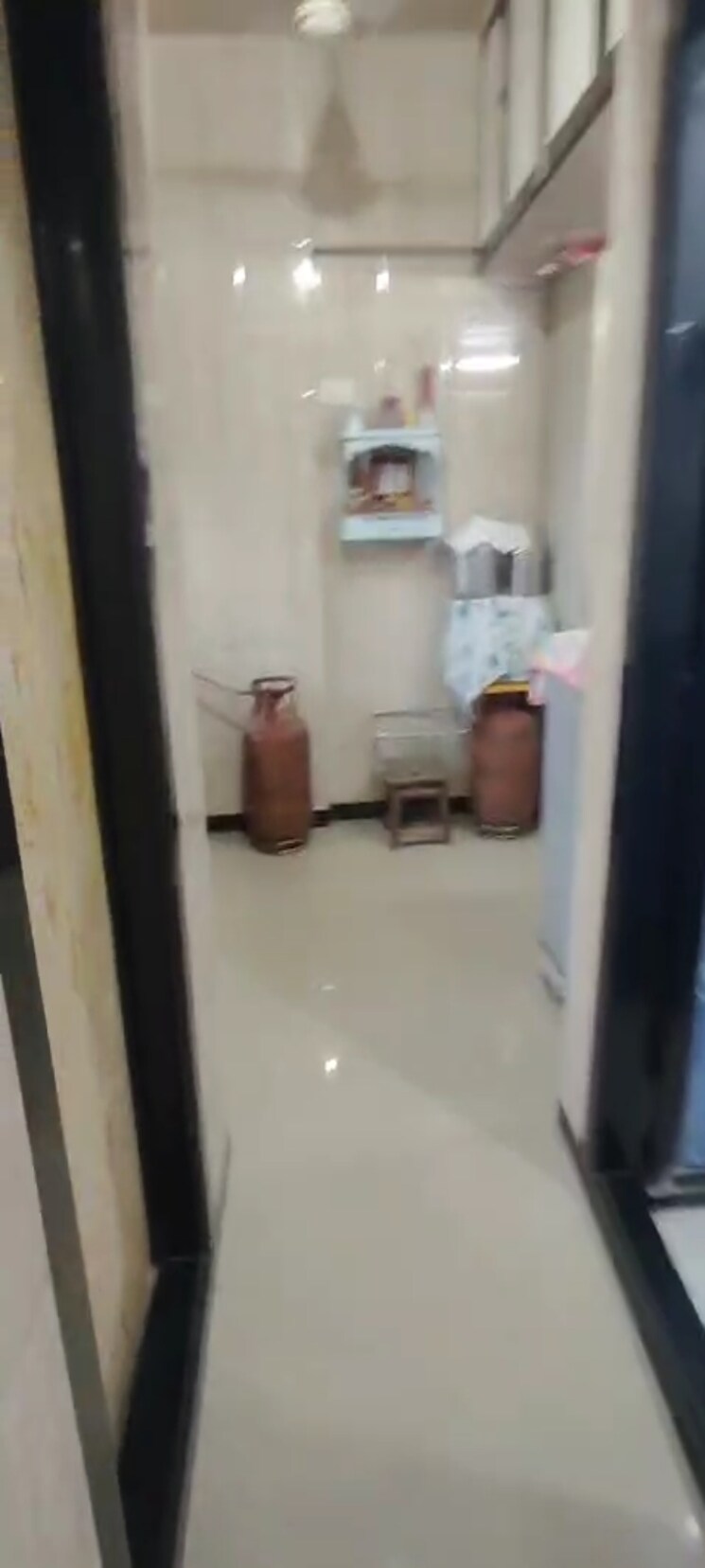 Bathroom, dadar west 1 RK 300 Sq.Ft. Apartment In Dadar West Mumbai 8777504