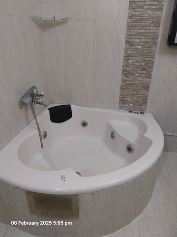 Bathroom in 2 BHK Builder Floor at Ardee City, Sector 52 – for Rent