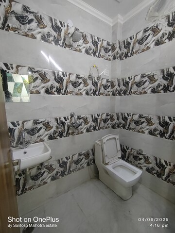 Attached Bathroom in 1 BHK Builder Floor at Dwarka Mor – for Rent