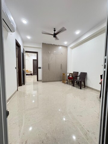 Room in 3 BHK Builder Floor at DLF City Gurgaon, Sector 27 – for Rent