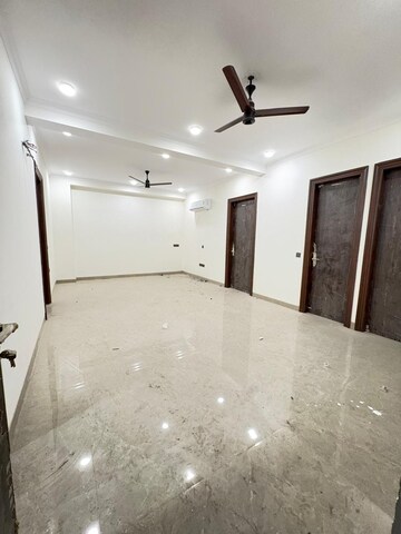 Room in 3 BHK Builder Floor at DLF City Gurgaon, Sector 27 – for Rent