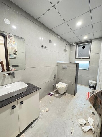 Master Bedroom in 3 BHK Builder Floor at DLF City Gurgaon, Sector 27 – for Rent